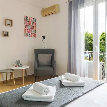 Cozy Hilton Hideaway: & Modern